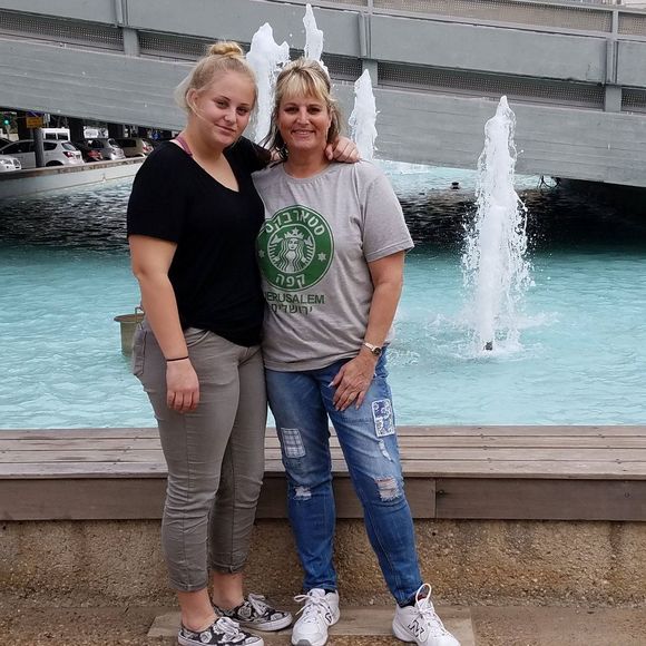 Meet your Posher, Shelley michelle - Picture 1 of 1